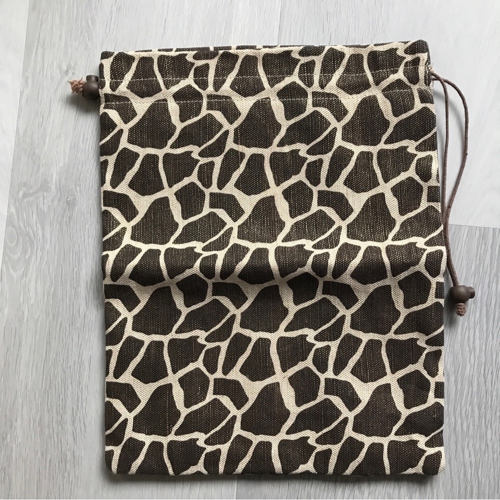 GIRAFF BROWN IVORY DRAWSTRING POUCH BAG